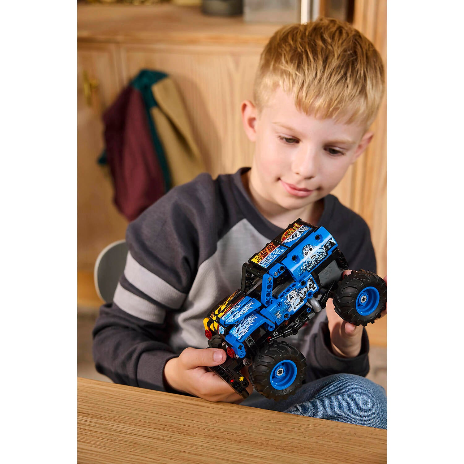 LEGO® 42219 Monster Jam Grave Digger Fire and Ice - Technic