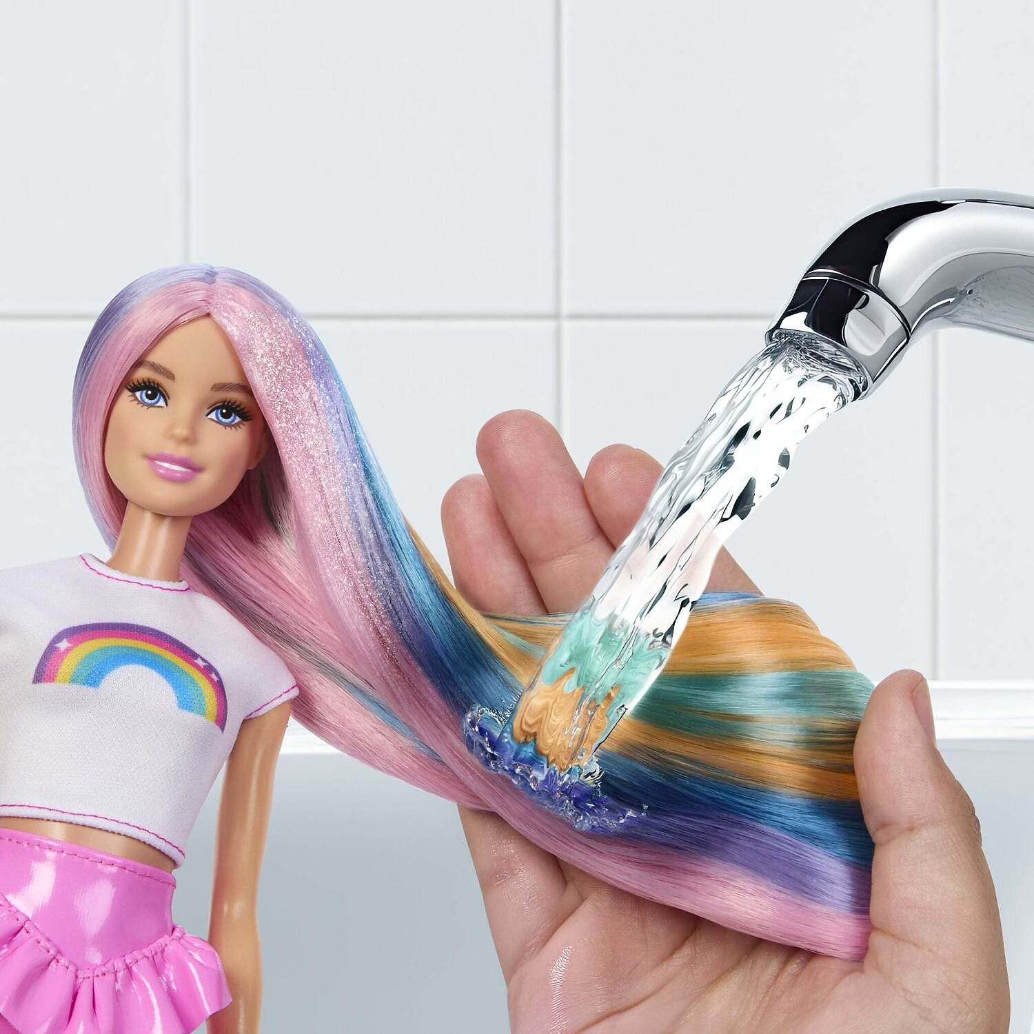 Barbie - Rainbow Sparkle Hair Fashion Doll With Extra-Long Hair and 12 Styling Accessories - Mattel