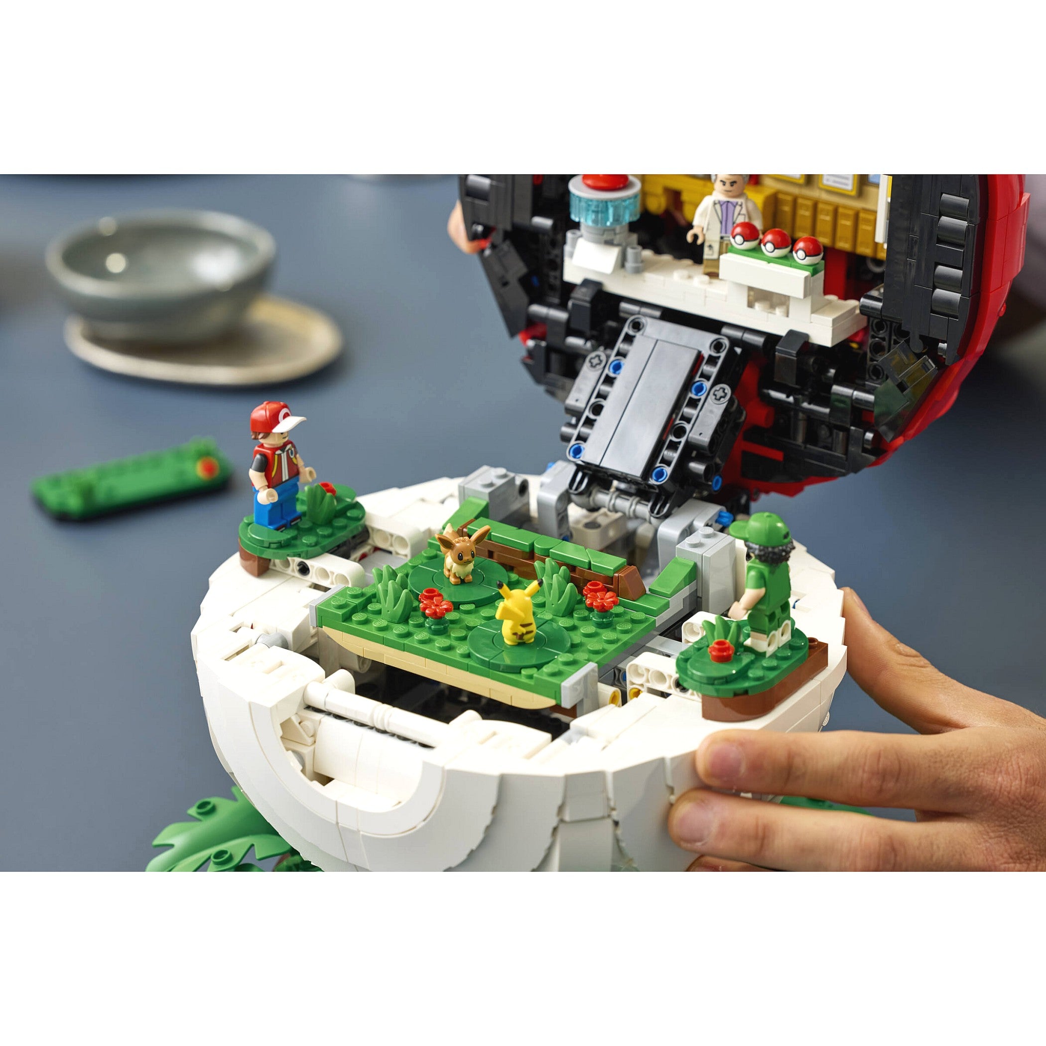 LEGO® 72154 Iconic Trainer Moments Poke Ball - Pokémon™