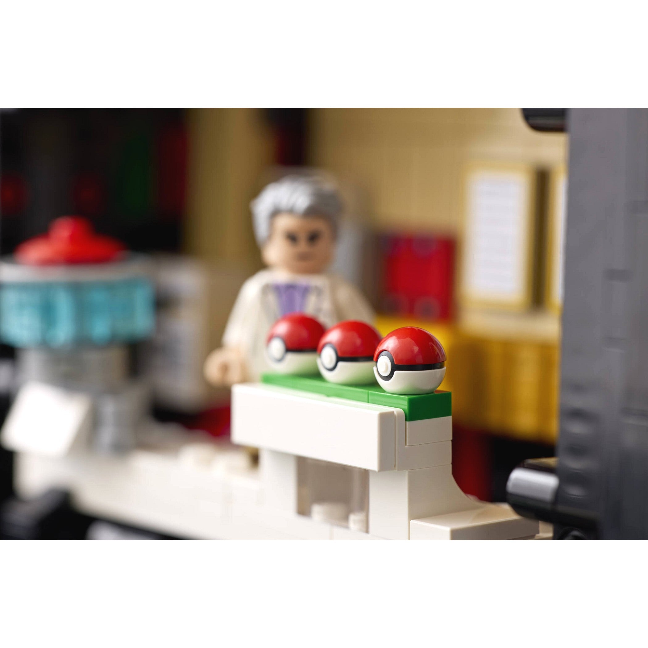 LEGO® 72154 Iconic Trainer Moments Poke Ball - Pokémon™