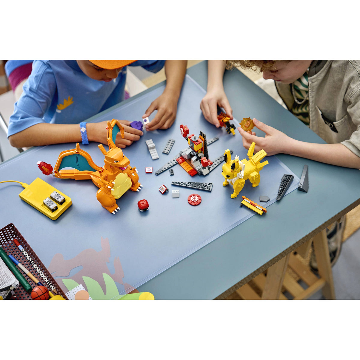 LEGO® 72167 SMART Play™ All-In-One Charizard vs. Jolteon Ultimate Battle - Pokémon™