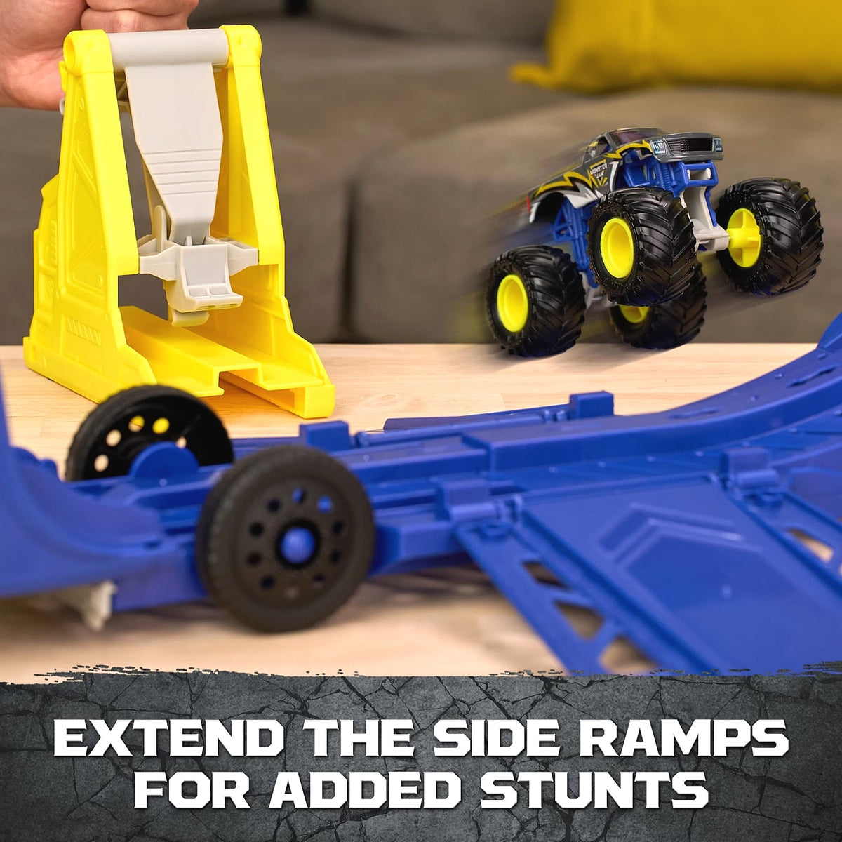 Monster Jam - 1:64 Launch and Load Hauler Playset - Spin Master