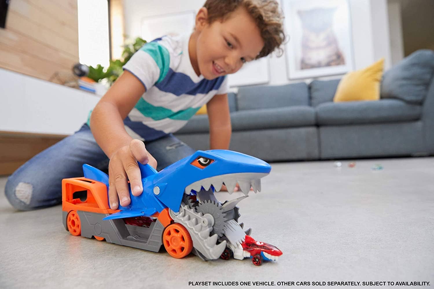 Hot Wheels - Shark Chomp Transporter Playset With One 1:64 Scale Car Mattel