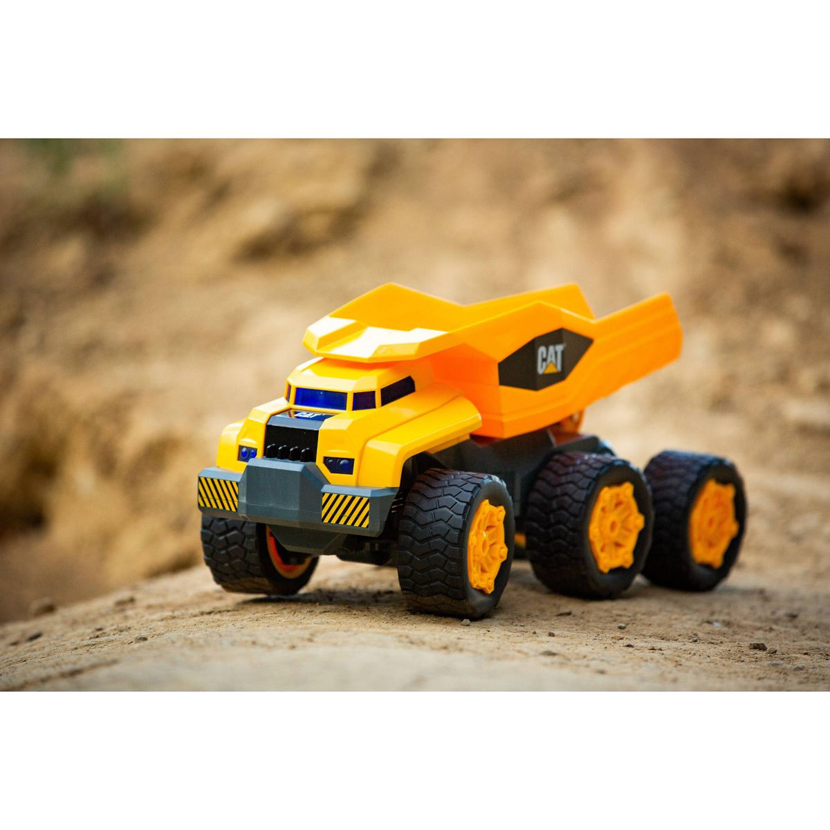 CAT® - Radio Control Mega Mower 6 Wheeler