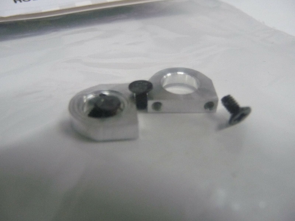 BRM - SLOT RS-205 REVOSLOT FRONT AXLE HOLDERS + SCREWS