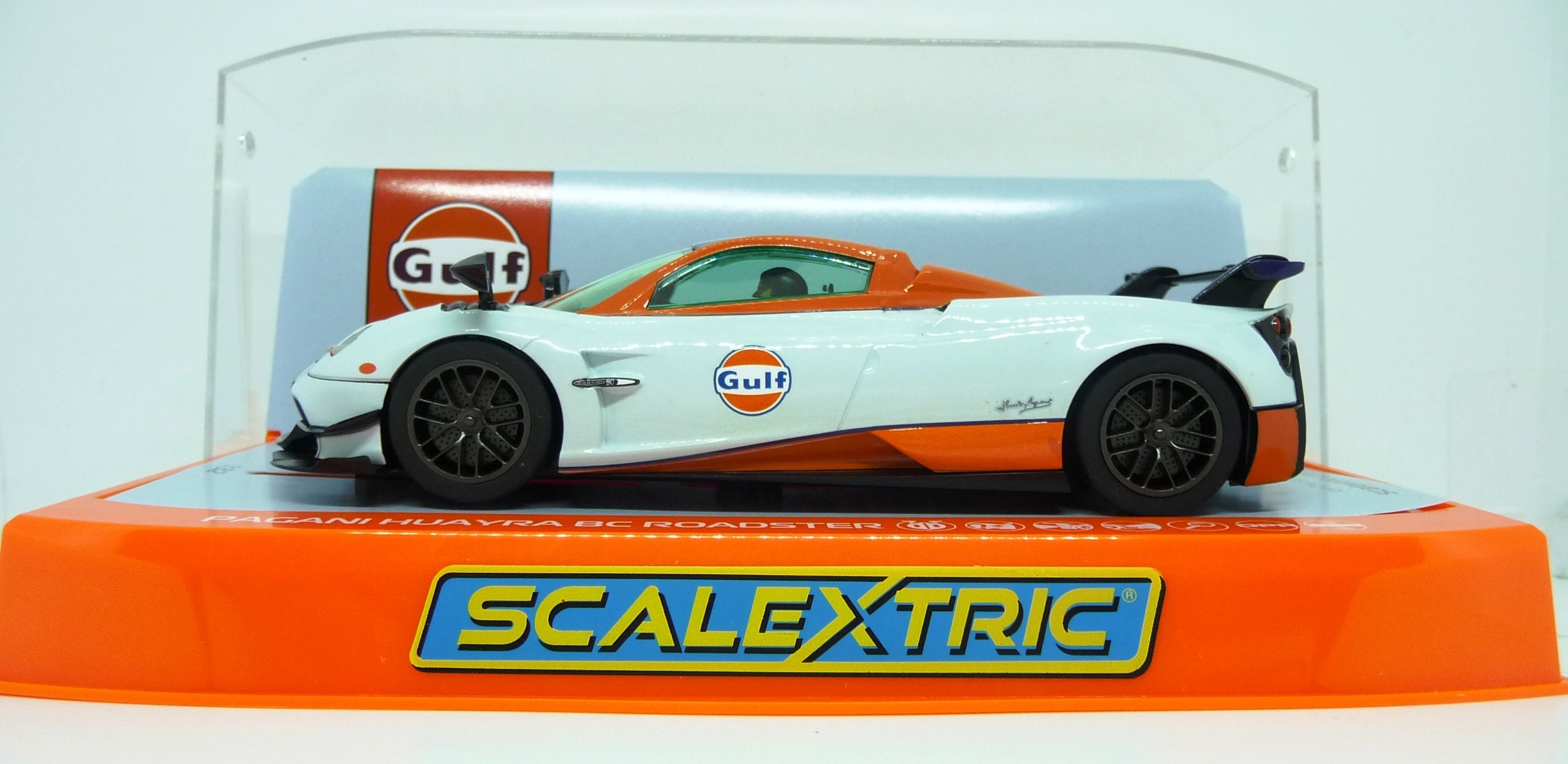 SCALEXTRIC - C4335 PAGANI HUAYRA BC ROADSTER - GULF EDITION
