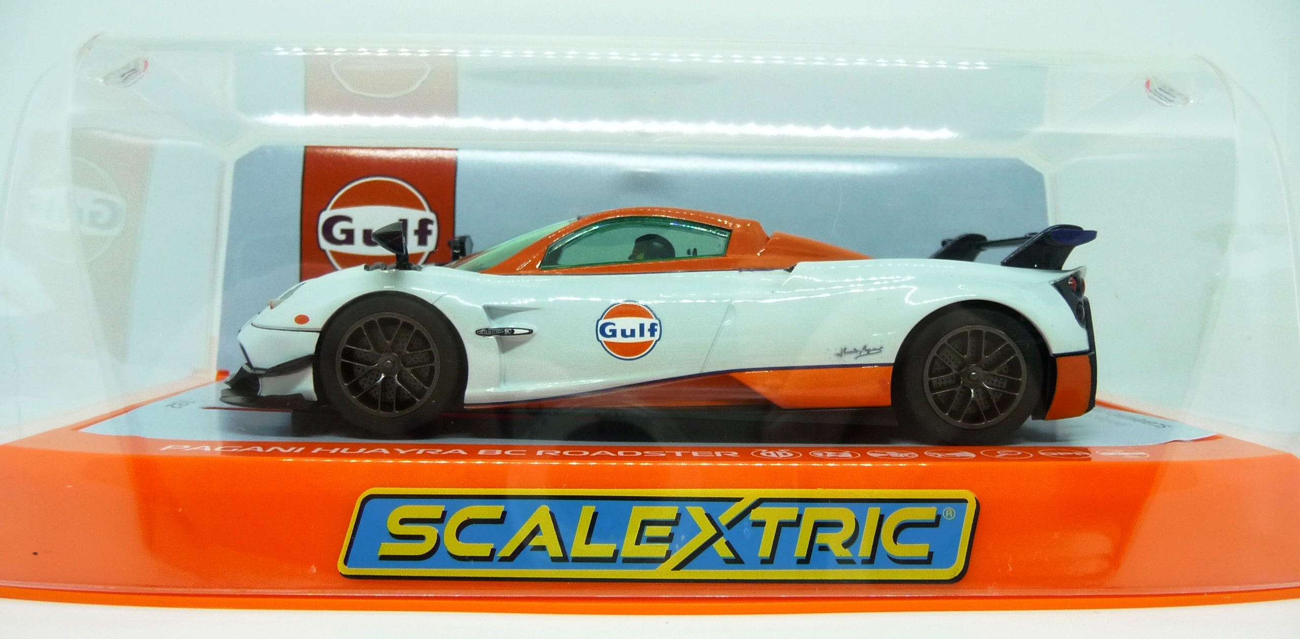 SCALEXTRIC - C4335 PAGANI HUAYRA BC ROADSTER - GULF EDITION