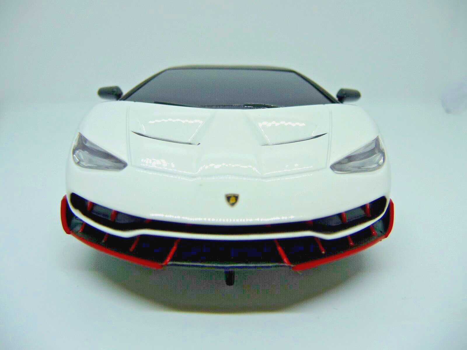 SCALEXTRIC - C4087 1:32 LAMBORGHINI CENTENARIO WHITE SLOT CAR SUIT CARRERA