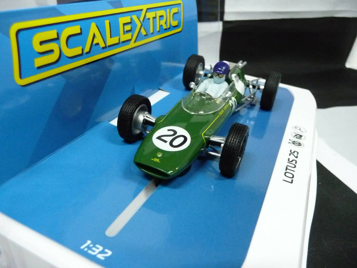 SCALEXTRIC - C4195 1:32 LOTUS 25 BRITISH 1962 JIM CLARK SLOT CAR SUIT CARRERA