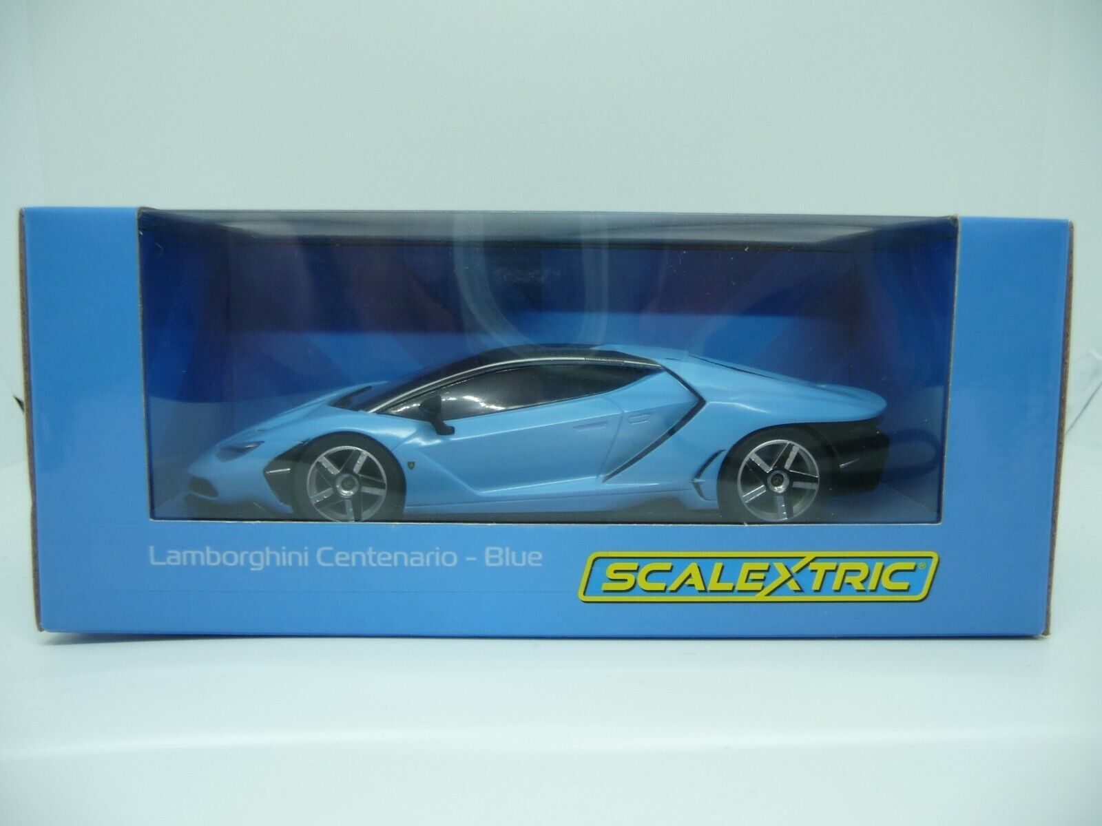 SCALEXTRIC - C4312 1:32 LAMBORGHINI CENTENARIO BLUE SLOT CAR SUIT CARRERA