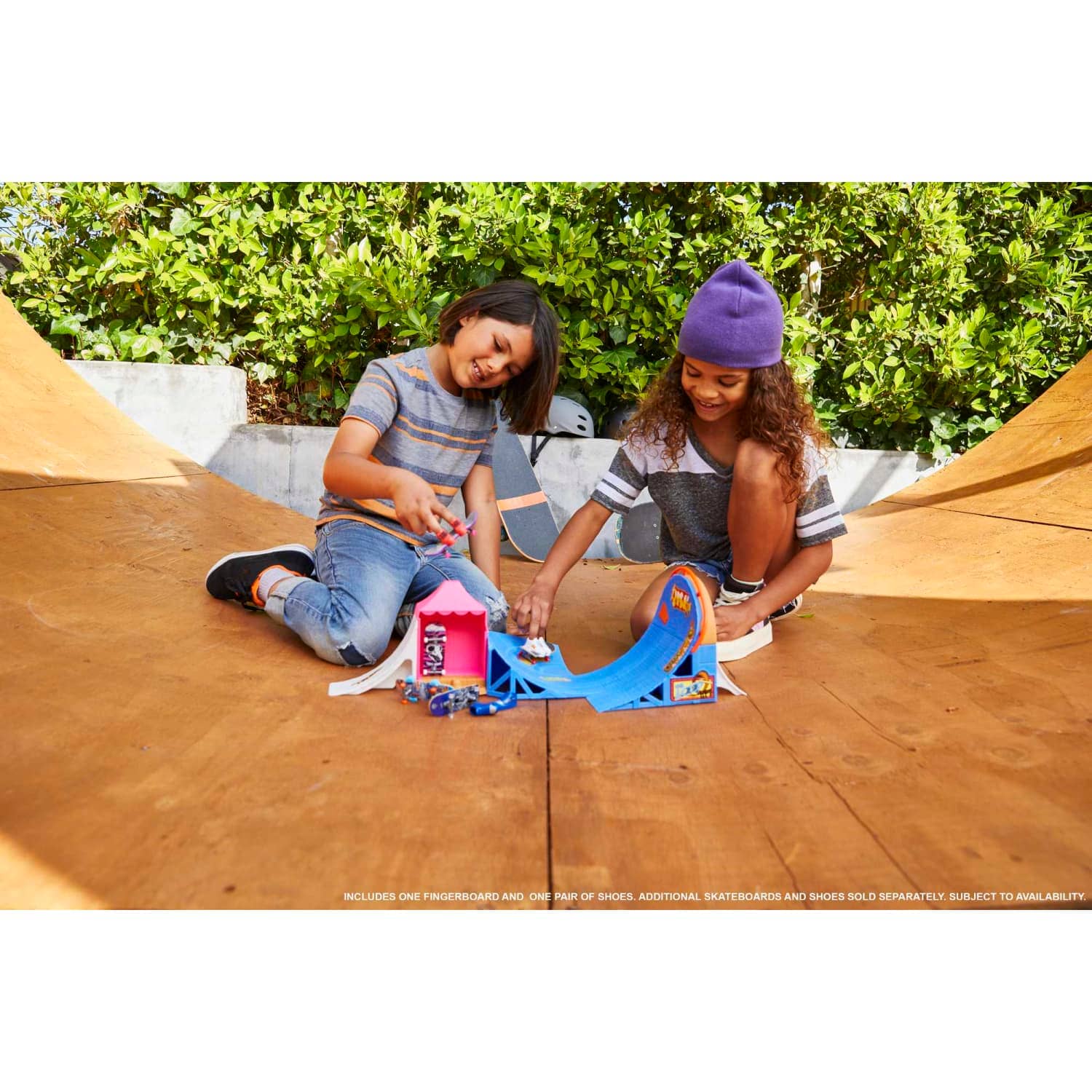 Hot Wheels - Skate Amusement Park Skate Set With Fingerboard & Pair Of Skate Shoes